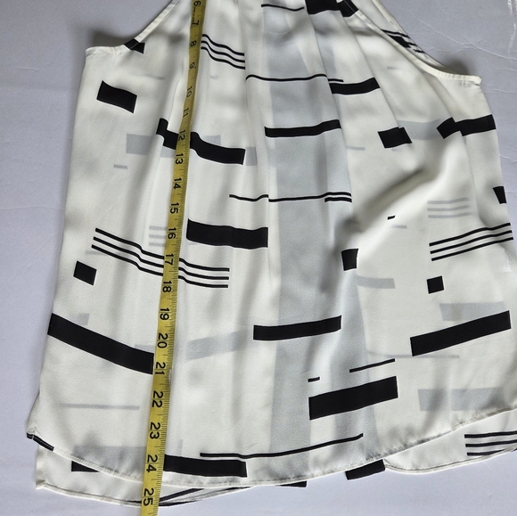 Trouvé Black and White Sleeveless Halter Top - Picture 4 of 9
